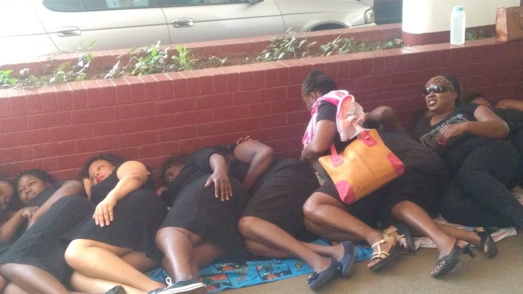 #Women demonstrate at Mbuya Nehanda Maternity Hospital on 23 Oct over the death of a 30 year old woman owing to negligence by nurses.